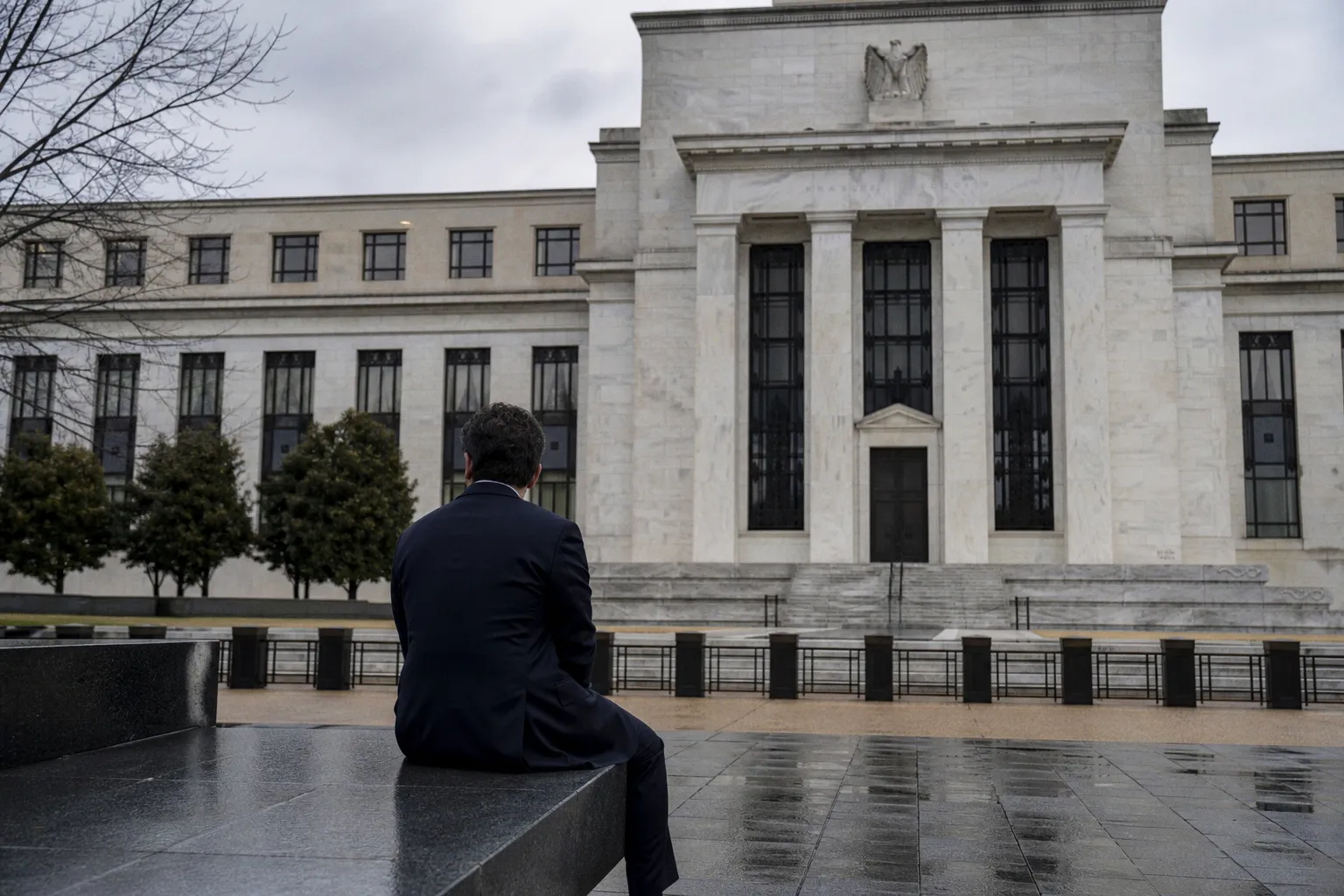 Bitcoin price crash linked to MicroStrategy losses and Fed's hawkish policies, says Novogratz.
