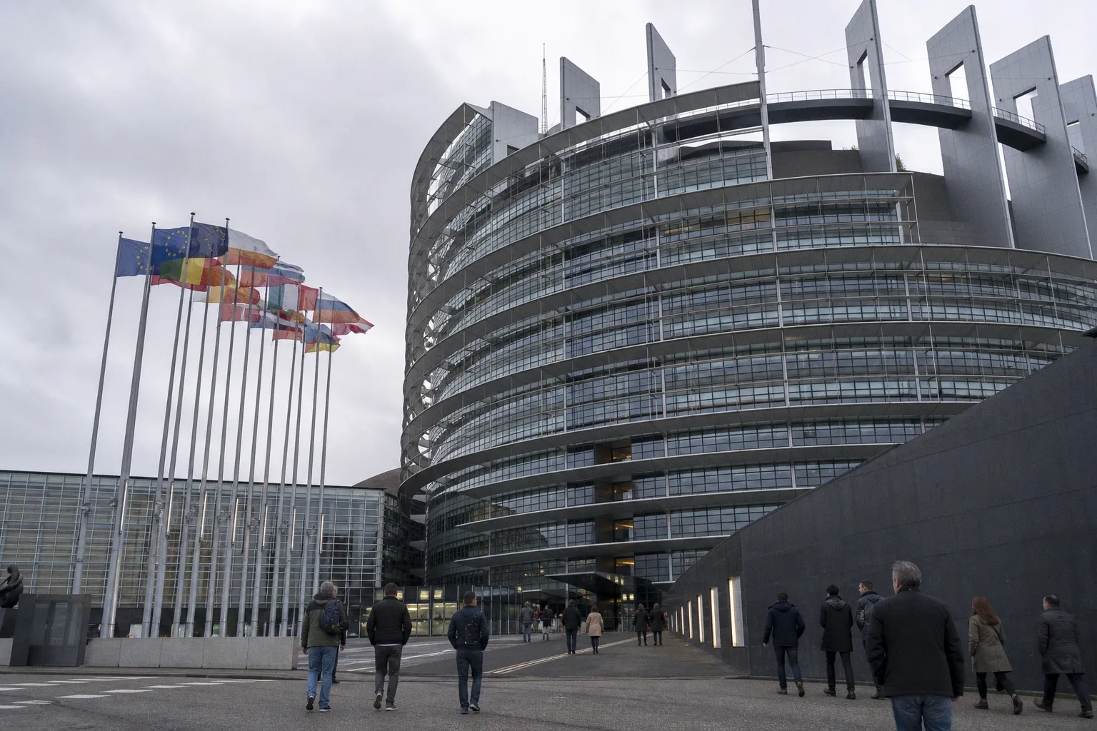 Tether CEO Criticizes EU MiCA Regulation as 'Very Dangerous' for Stablecoins